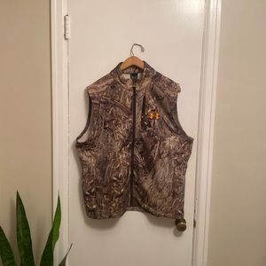 Under Armour vest Sz L EUC